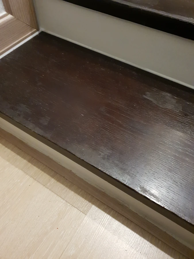 파주 헤르만하우스 계단수리 전 코팅 벗겨짐